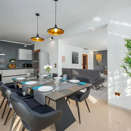Awesome In With House A Panoramic View