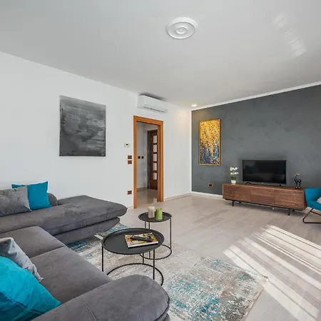 Awesome In With House A Panoramic View Apartman