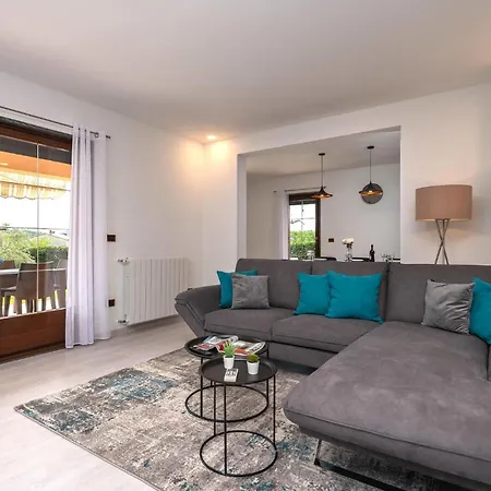 Apartman Awesome In With House A Panoramic View *