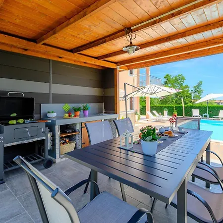 Apartman Awesome In With House A Panoramic View