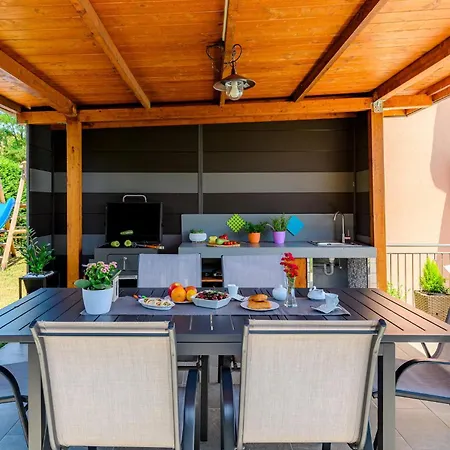 Awesome In With House A Panoramic View *