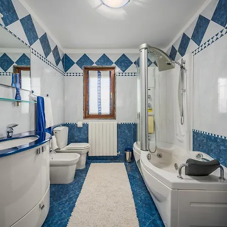 아파트 Gorgeous In With Wifi 라빈