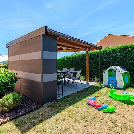 Awesome In With House A Panoramic View Apartmán