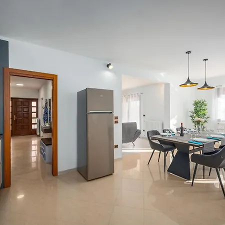 Awesome In With House A Panoramic View *